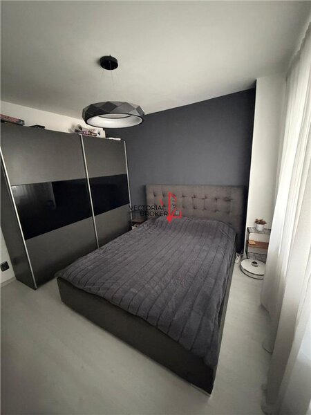 Titan, Piata Minis, apartament 3 camere, bloc 1984, 2 bai.